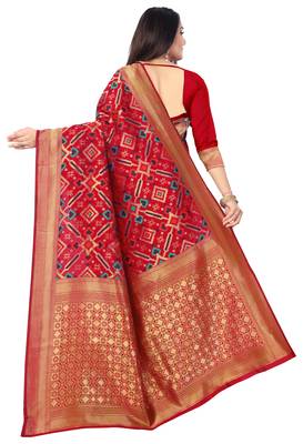 Red hand woven silk blend saree with blouse 2