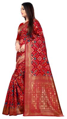 Red hand woven silk blend saree with blouse 3