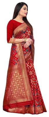 Red hand woven silk blend saree with blouse 4