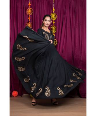 Black embroidered rayon gown 3