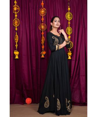 Black embroidered rayon gown 6