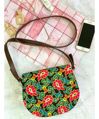 This colourful ethnic bag 1