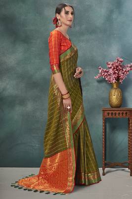 Green plain silk saree with blouse 3