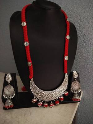 Red Tassle Crescent Moon Pendant Necklace Set 1