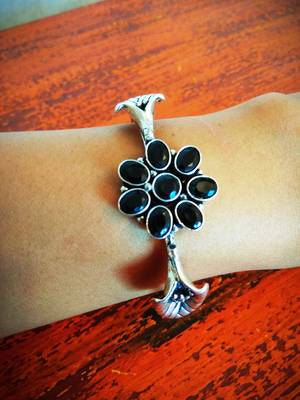 Black Floral Kundan Bracelet 1