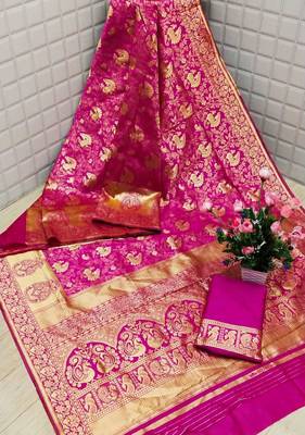 Magenta Woven Banarasi Saree With Blouse 1