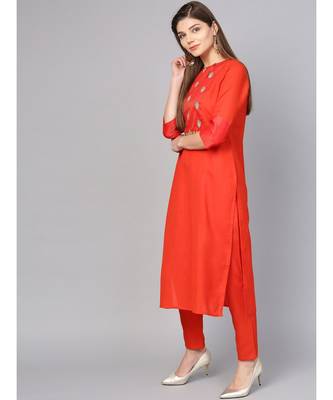 Women Red Solid Straight Rayon Kurta With Pant 2