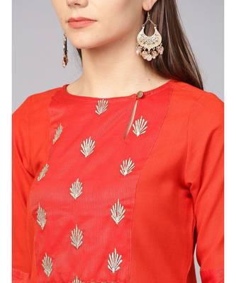 Women Red Solid Straight Rayon Kurta With Pant 4