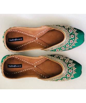 Green Embellished Wedding Shoes, Beaded Bridal Footwear Ethnic Jutti Mojaris   4