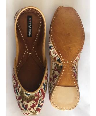 Women Punjabi Leather Kalamkari Footwear, Indian Ethnic Shoes, Punjabi Mojari 3