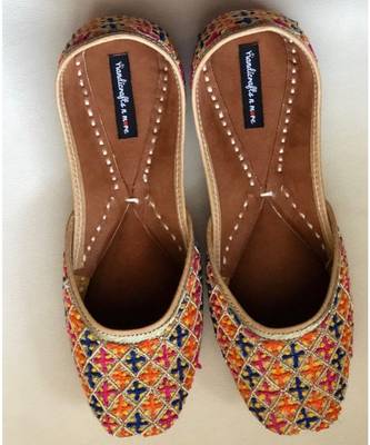 Gold Embroidered Party Shoes, Gift for Woman, Sister Gift, Punjabi Women Mojaris 2