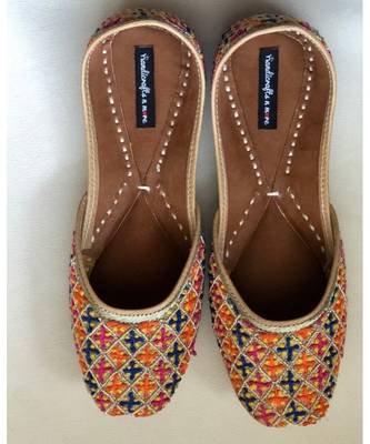 Gold Embroidered Party Shoes, Gift for Woman, Sister Gift, Punjabi Women Mojaris 4