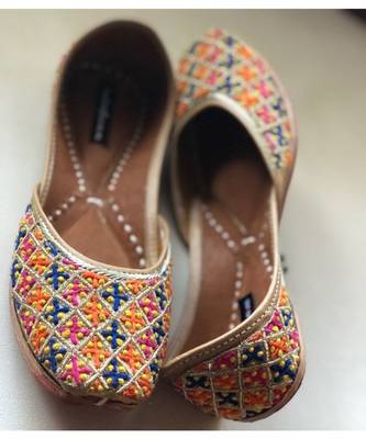 Gold Embroidered Party Shoes, Gift for Woman, Sister Gift, Punjabi Women Mojaris 5