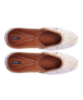 Bridal White Beaded Shoes, Wedding Pearl Shoes, Embellished White Moti Jutti 4