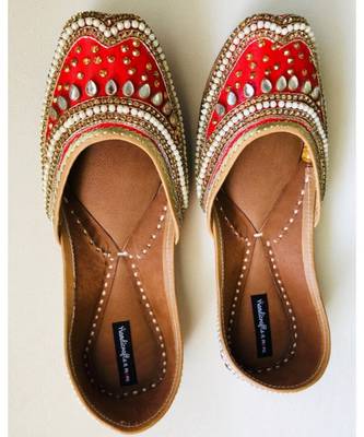 Red Embellished Wedding Shoes, Beaded Bridal Footwear,Ethnic Indian Shoes juttis 6