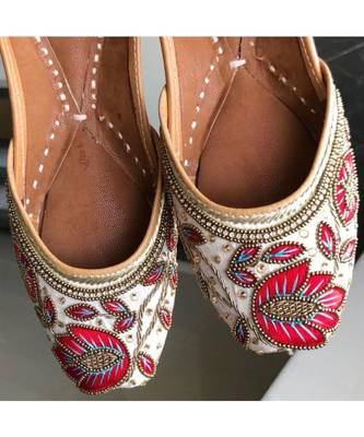 White and Red Embellished Wedding Shoes,Beaded Bridal Footwear,Ethnic India Shoe 1