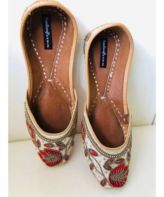 White and Red Embellished Wedding Shoes,Beaded Bridal Footwear,Ethnic India Shoe 5