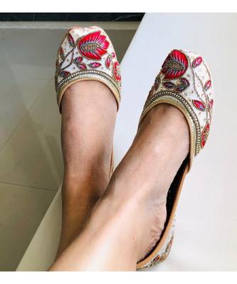 White and Red Embellished Wedding Shoes,Beaded Bridal Footwear,Ethnic India Shoe 6