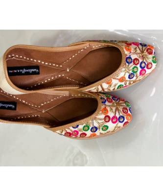 Women Ethnic Leather Shoes, Embroidery Footwear, Mojari, Indian Ethnic Shoes 2