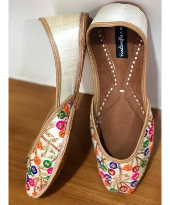 Women Ethnic Leather Shoes, Embroidery Footwear, Mojari, Indian Ethnic Shoes 4
