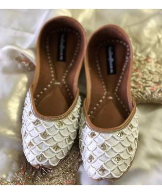 White Embellished Wedding Shoes,White Beaded Bridal Footwear,Ethnic Indian Shoes 3