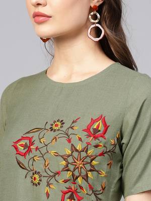 Women Olive Solid Straight Handloom Kurta 5