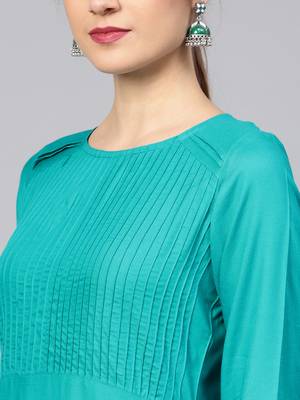 Women green Solid Straight Rayon Kurta 5