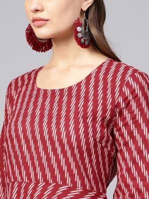 Women Maroon Geometric A-Line Cotton Kurta 5