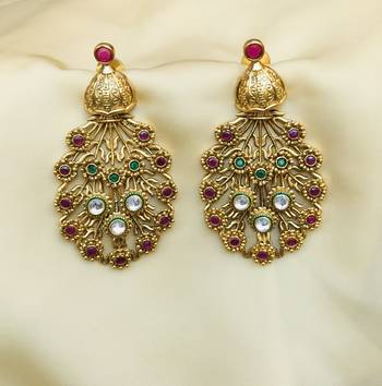 Gold earrings 1