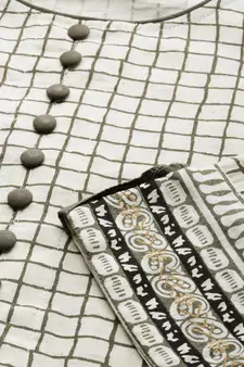 Women'S Cotton Slub Checks Print Anarkali Kurta (White)