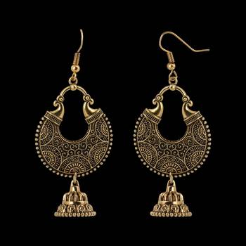 Eye-Catching Chandbali Unique Golden Earrings For Women 2