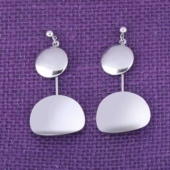 Dazzling Silver Shinny Dangle  Earring For Women 1