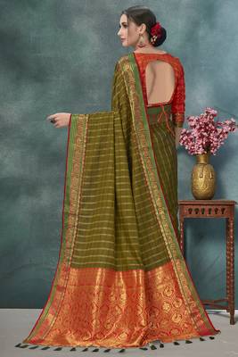 Green plain silk saree with blouse 4