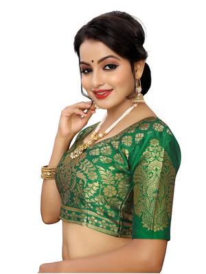 Red plain chiffon saree with blouse 4
