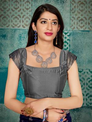 Navy blue woven banarasi silk saree with blouse 4