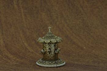 Gold cubic zirconia jewellery-box 2