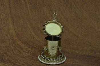Gold cubic zirconia jewellery-box 2