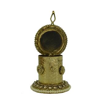 Gold cubic zirconia jewellery-box 2