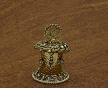 Gold cubic zirconia jewellery-box 2