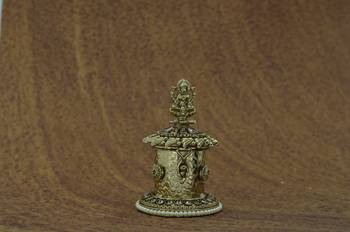 Gold cubic zirconia jewellery-box 3