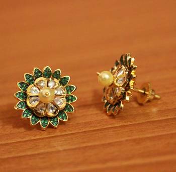 Green Pearl Studs 2