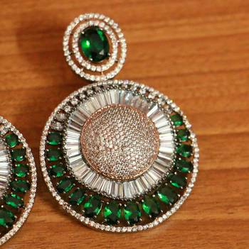 Green Emerald       Danglers-Drops 2