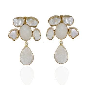 White  Duzzy Baroque Pearl  Precious Stone Designer Fashionable  Earring 1