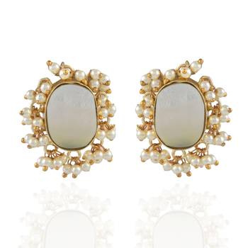 White Golden Baroque Pearl Smart Look Cute Studd 1