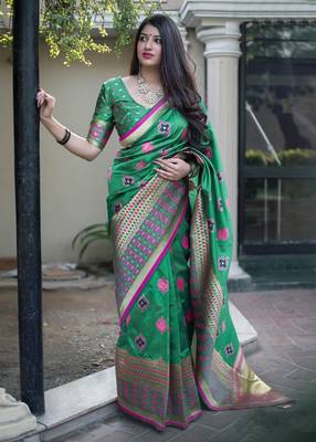 Green woven banarasi silk saree with blouse 1