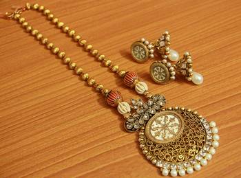 White Necklace-Sets 1