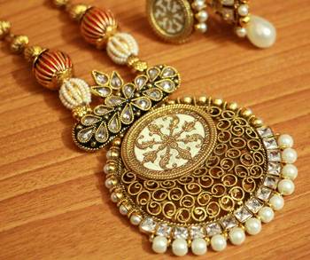 White Necklace-Sets 2