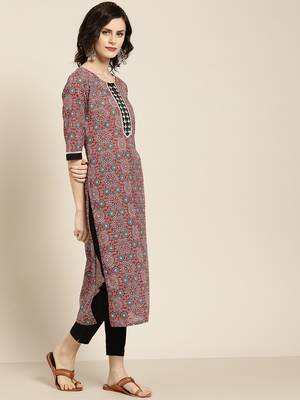 Women's Maroon embroidered printed straight kurta with black solid pant 2