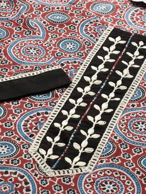 Women's Maroon embroidered printed straight kurta with black solid pant 4