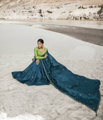 Teal Embroidered Silk Blend Saree With Blouse 2